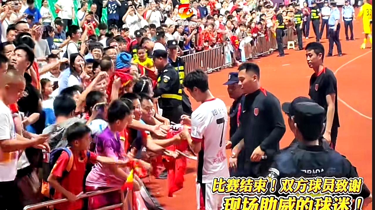 开云体育app-关于竞技场上一幕幕感人画面，球迷热泪盈眶的信息