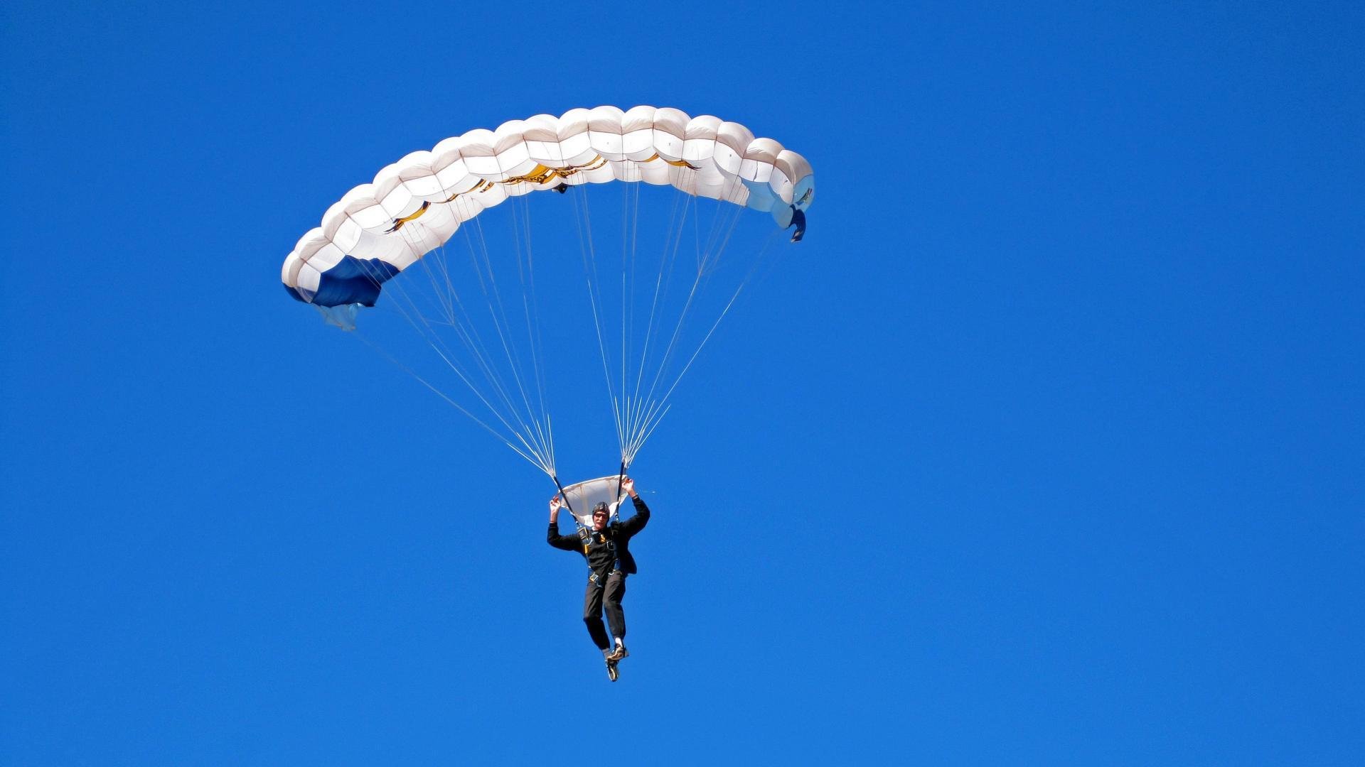 雷霆提前终结悬念猛龙，锡安在NBA季后赛接管比赛